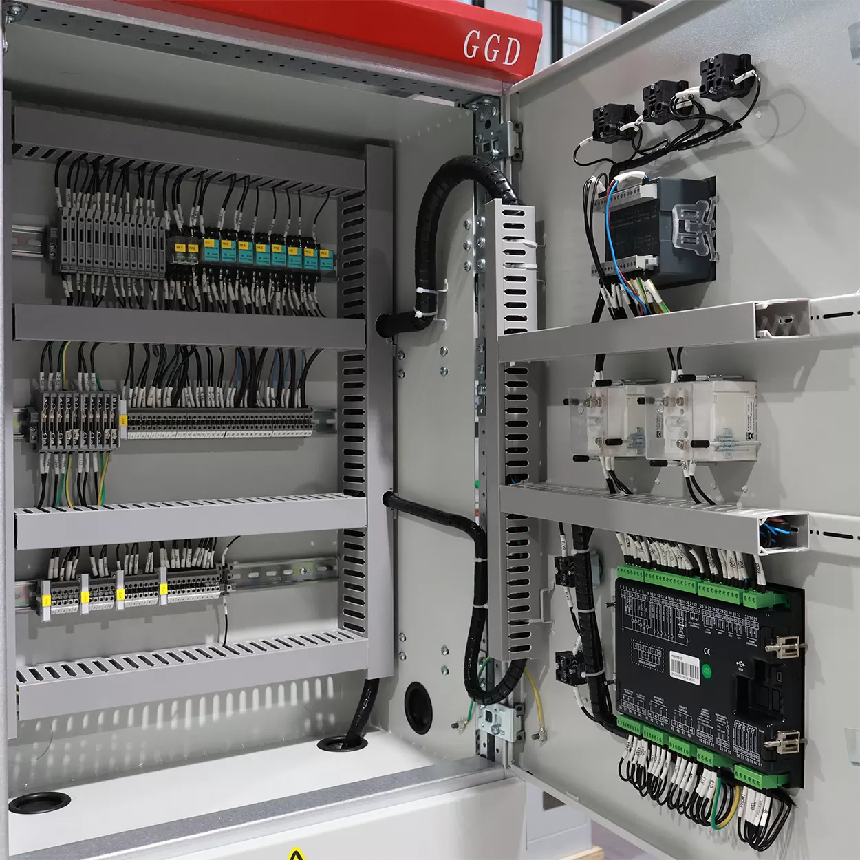 Main LV Distribution Switchgear-4